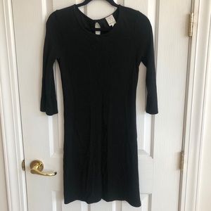 3/4 sleeve black shift dress